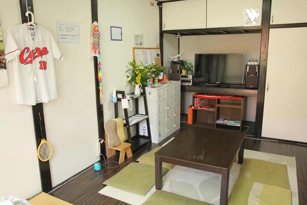 Guest House Carpe Hiroshima Koi Exteriör bild